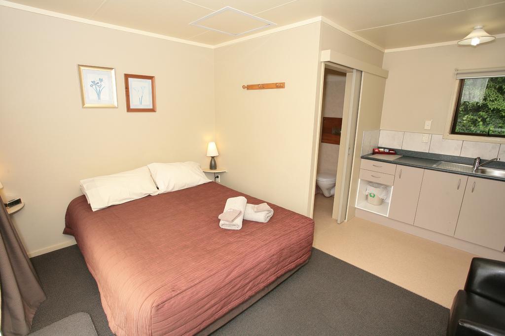 Oamaru Top 10 Holiday Park Exterior photo