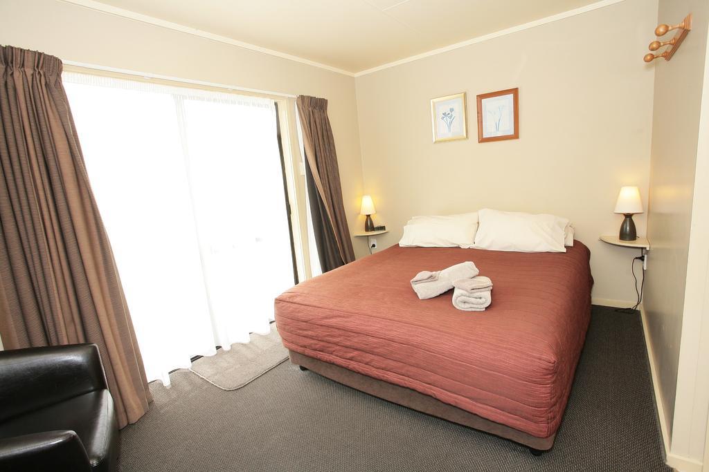Oamaru Top 10 Holiday Park Exterior photo