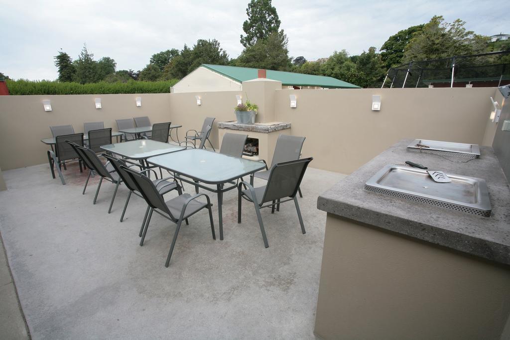 Oamaru Top 10 Holiday Park Exterior photo