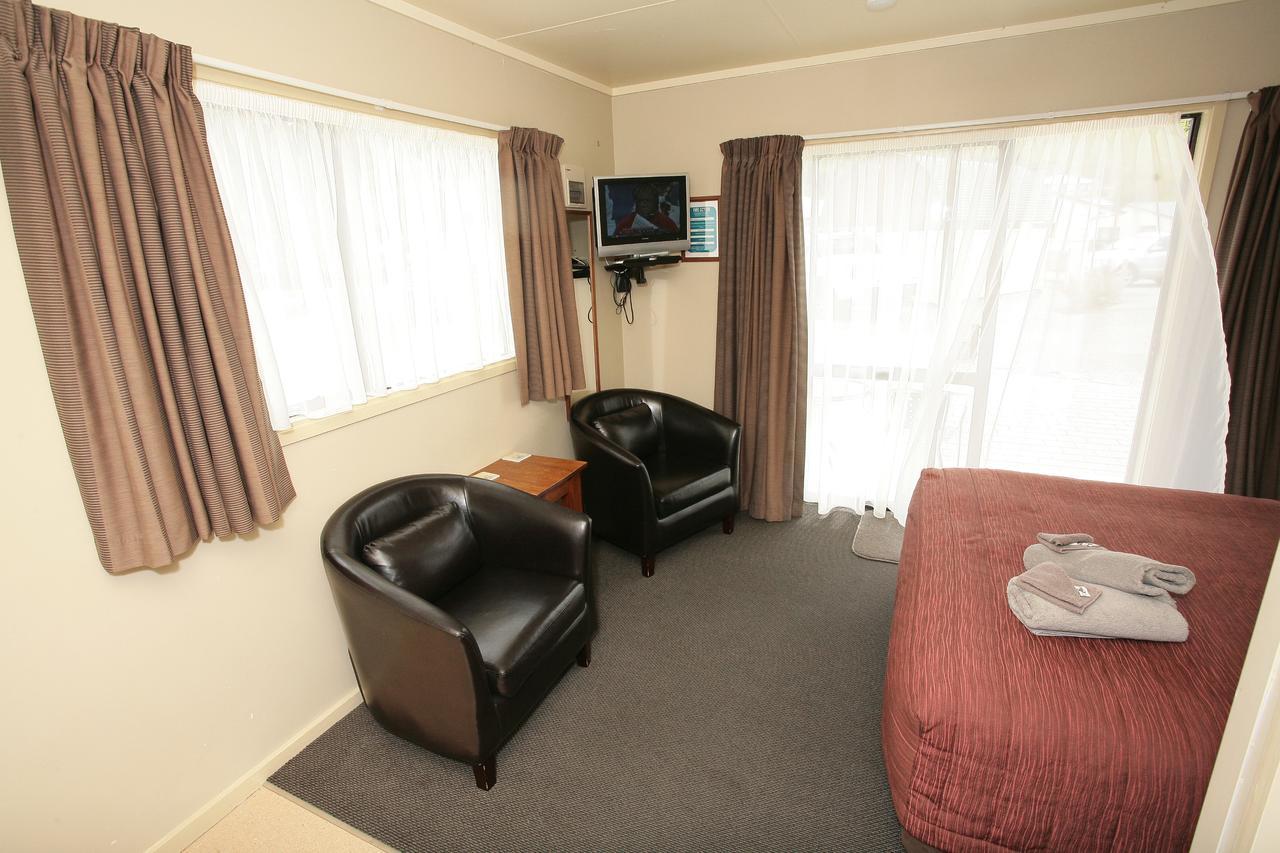 Oamaru Top 10 Holiday Park Exterior photo